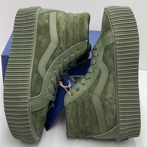 Vans Women’s Sk8-Hi Reissue 3 Platform
Lx Suede/Leather Army
VN000CNFARM
Mono - Picture 11 of 16